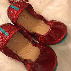 Brand New Retired Diamond Red sz9 Tieks